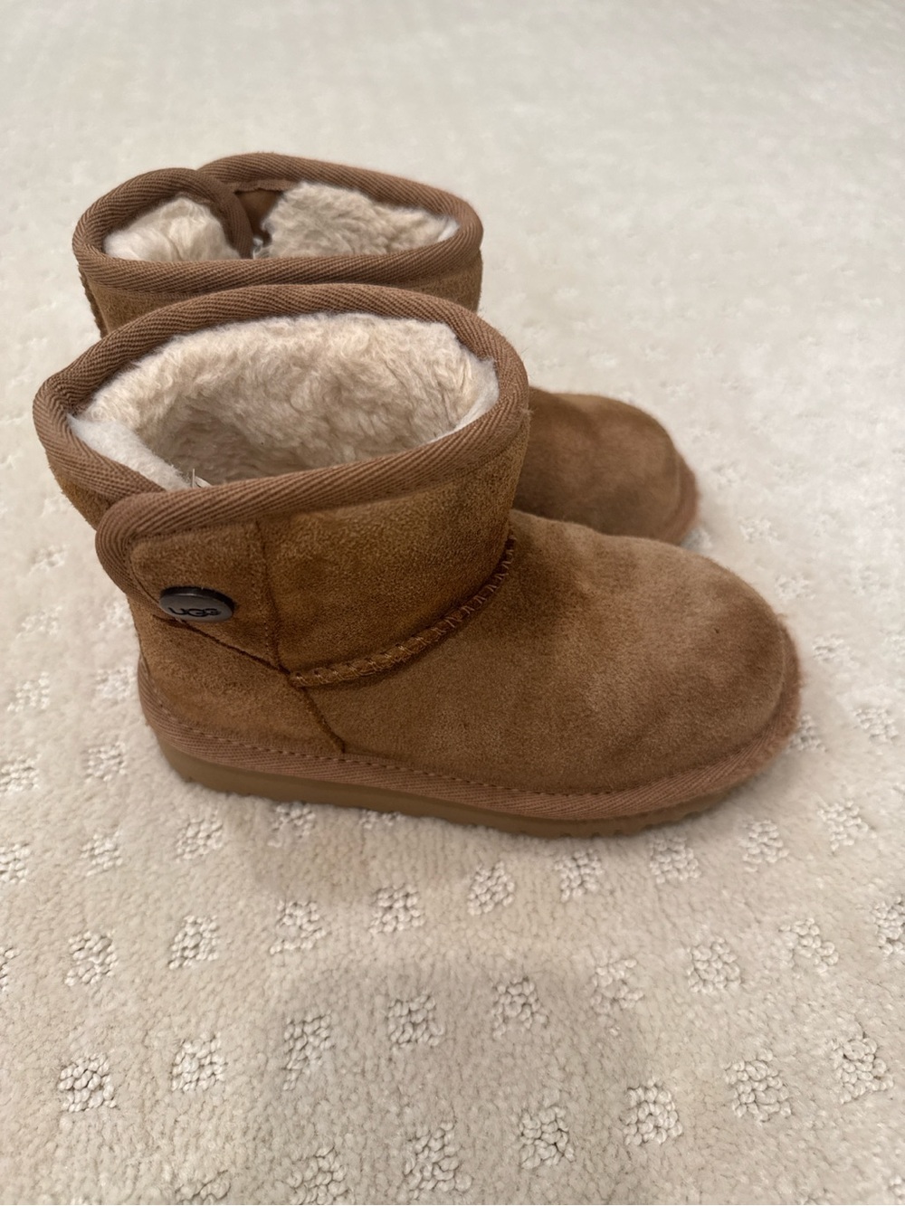 UGG Kids Classic Mini Bailey Button Chestnut Sheepskin Boots Size 9 - Picture 4 of 8
